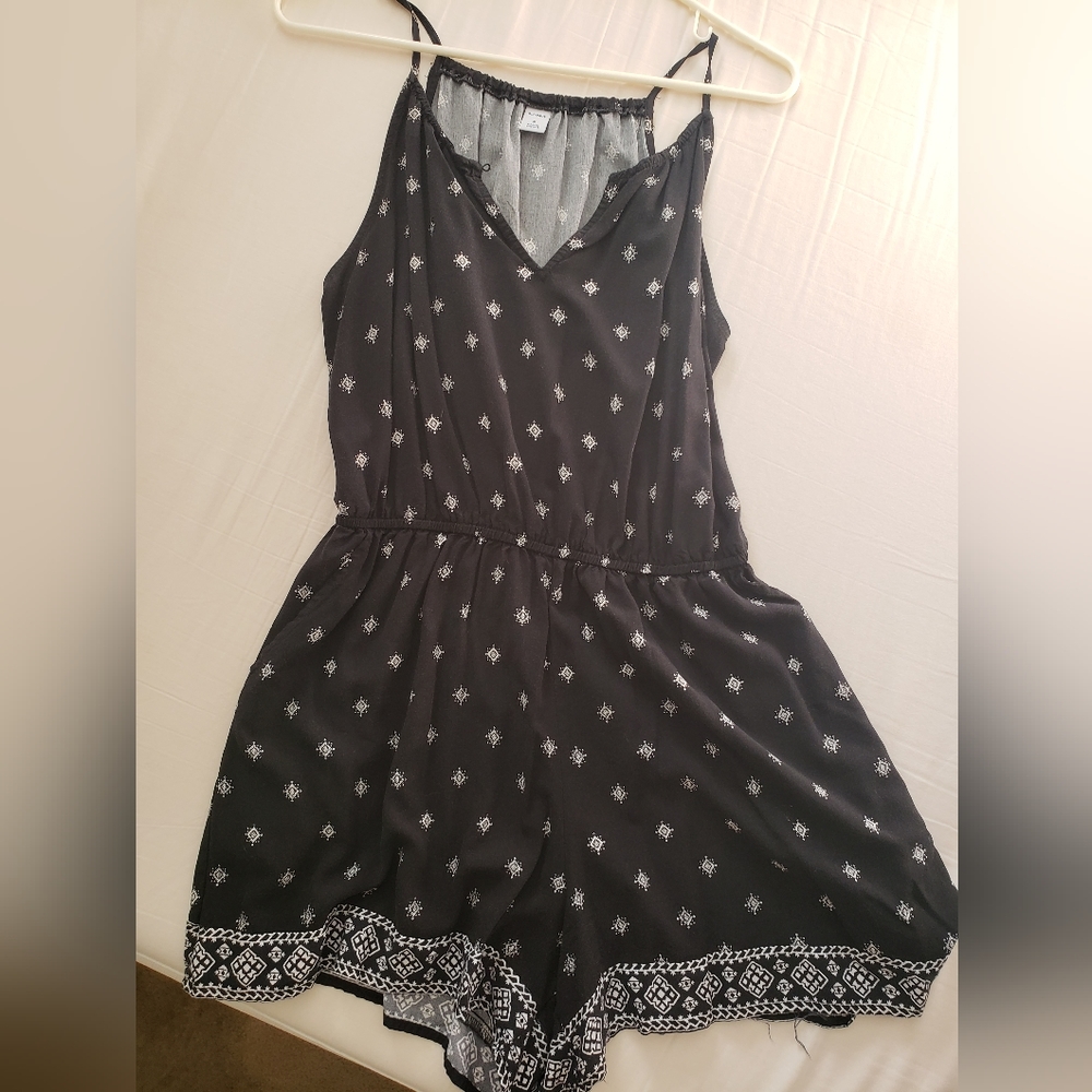 Like new romper medium